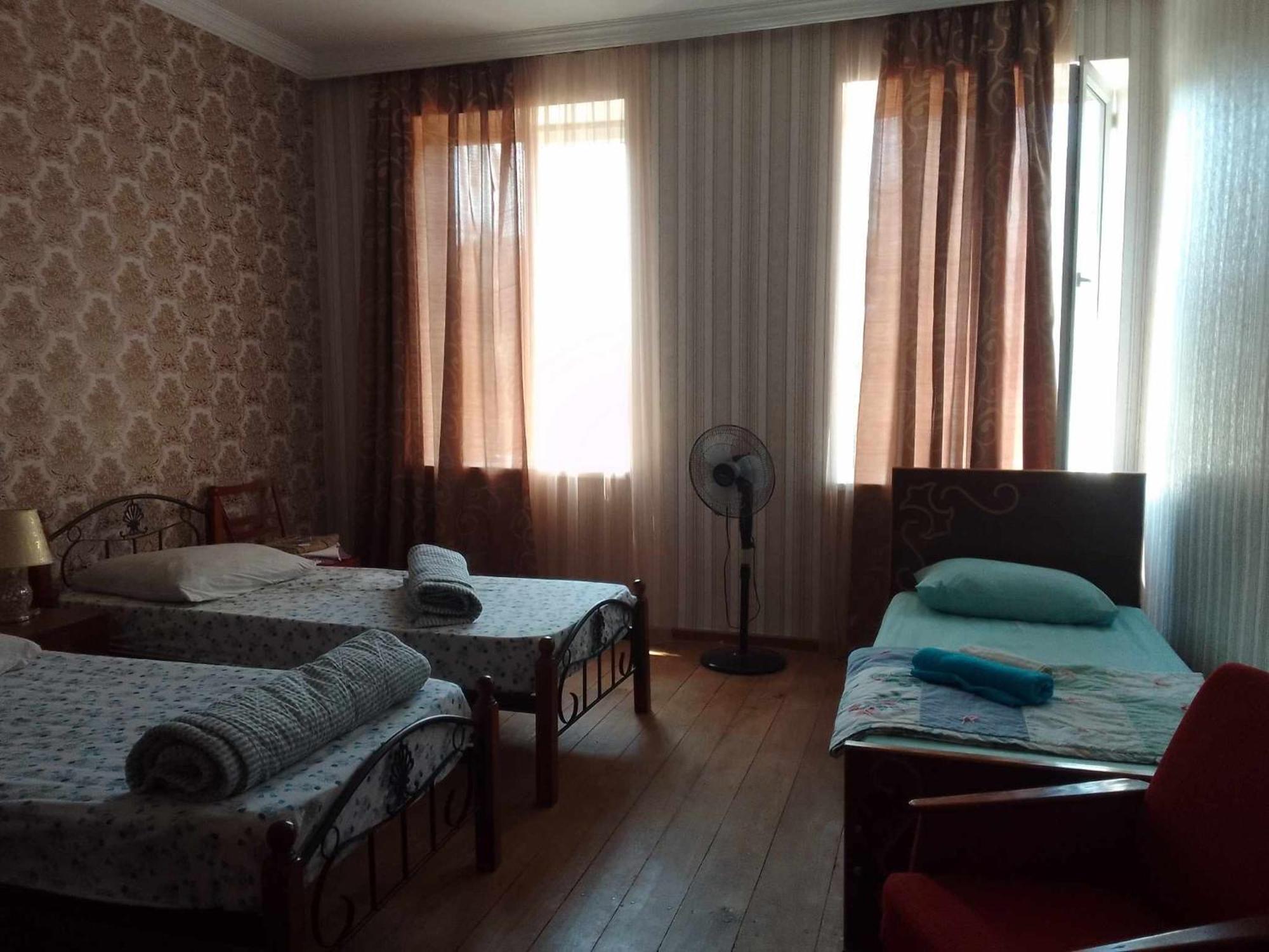 Natia Hotel Телави Екстериор снимка