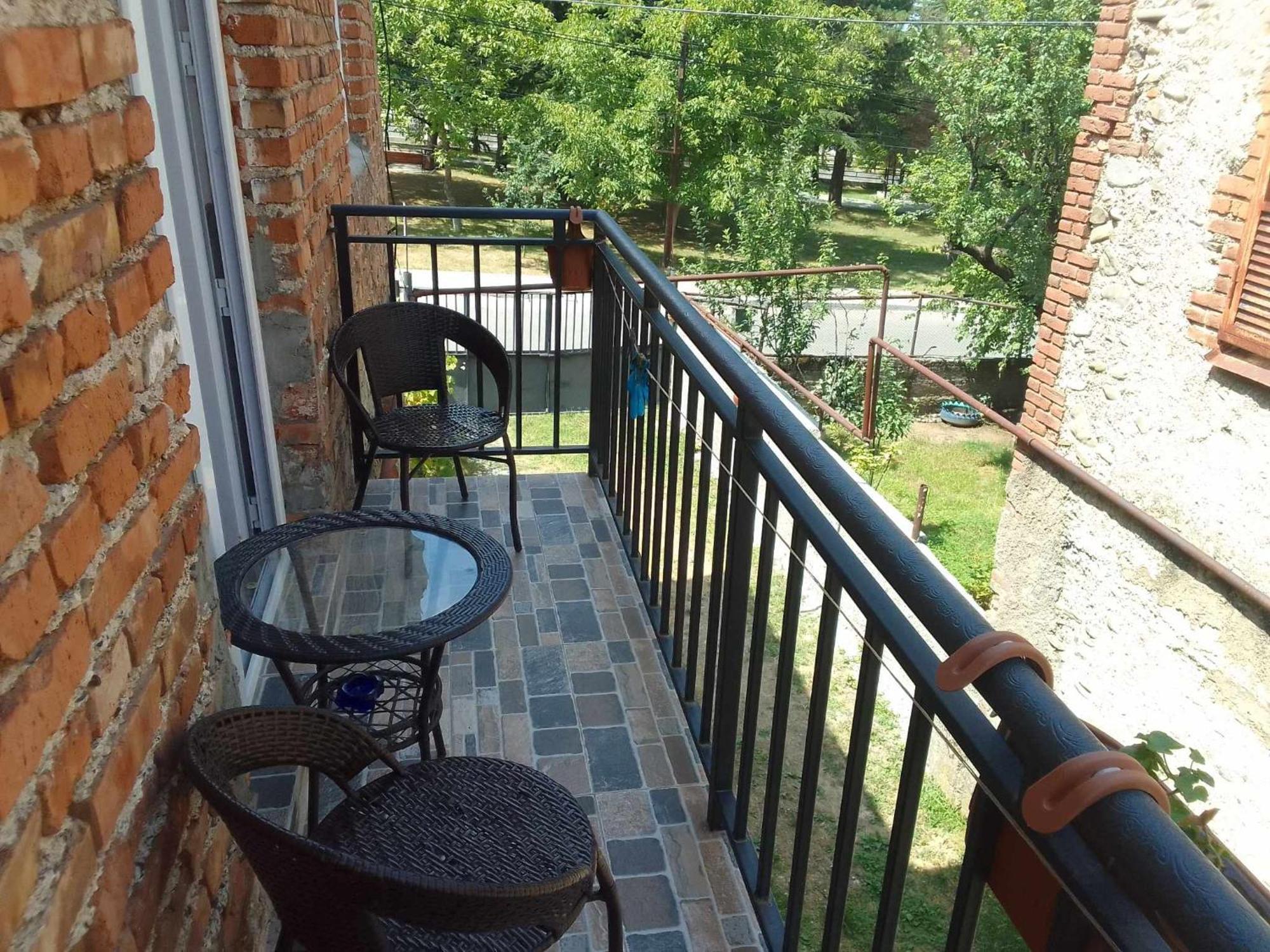 Natia Hotel Телави Екстериор снимка