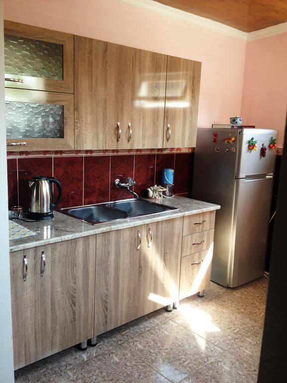 Natia Hotel Телави Екстериор снимка