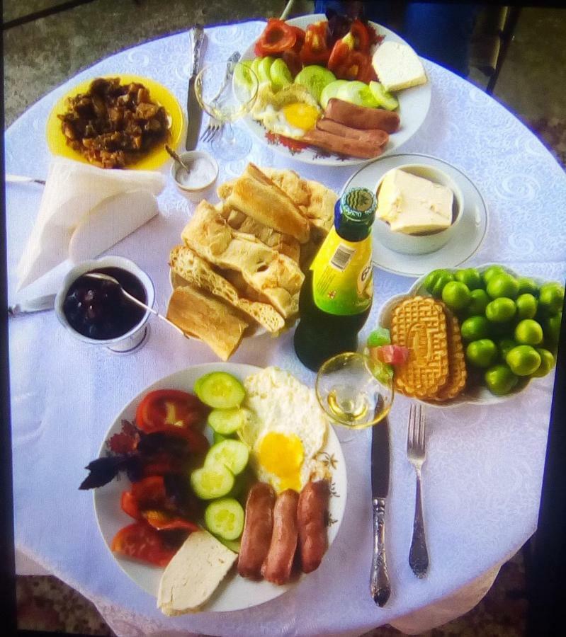 Natia Hotel Телави Екстериор снимка